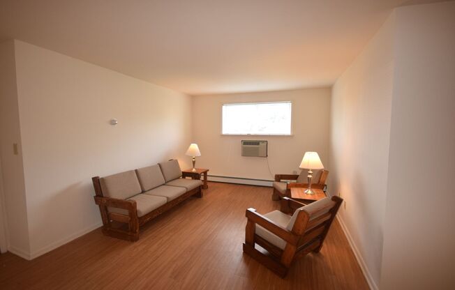 2 beds, 1 bath, 874 sqft, $1,445, Unit L-13