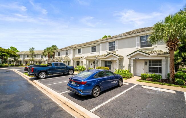 Beautiful Townhome 2-bedroom, 2.5-bathroom  in the desirable Fort Myers