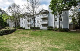 Charming 2 Bedroom / 2 Bathroom in Desirable Brookhaven Location!!
