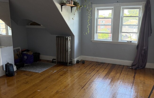 5 beds, 2 baths, 2,000 sqft, $3,800, Unit 2