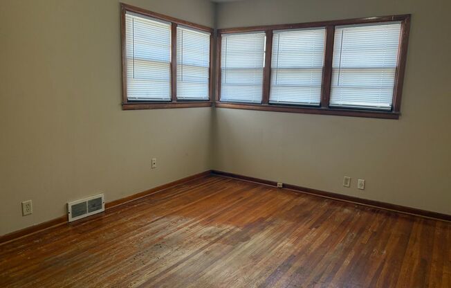 2 beds, 1 bath, 1,855 sqft, $825, Unit Lease only