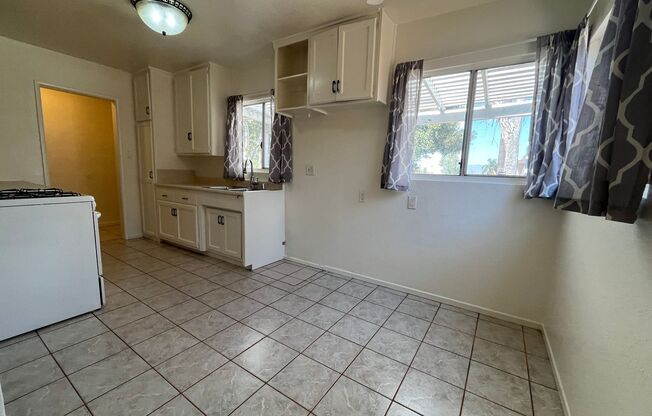 3 beds, 2 baths, $2,500