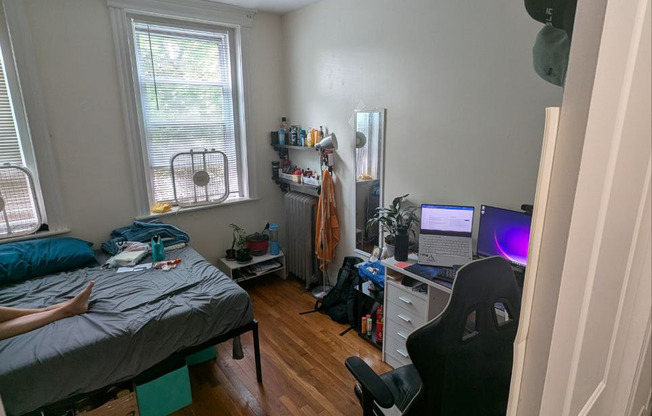 2 beds, 1 bath, $2,950, Unit 3