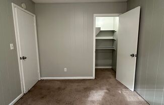 2 beds, 1 bath, $1,100, Unit 208 Miller Road, Unit 5