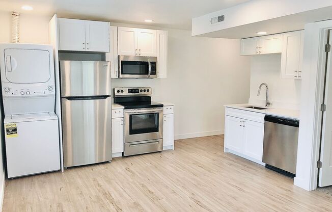 1 bed, 1 bath, 402 sqft, $1,275, Unit 517- (7)