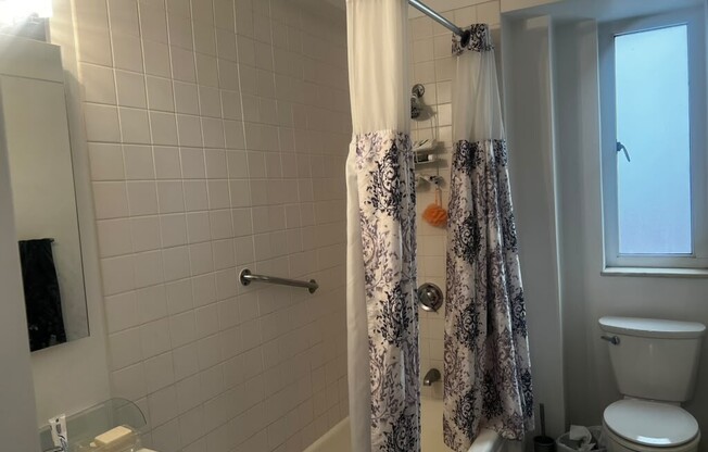 1 bed, 1 bath, 945 sqft, $7,500, Unit 19D