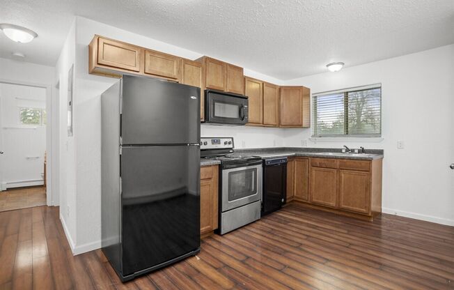 2 beds, 1 bath, $695, Unit 3