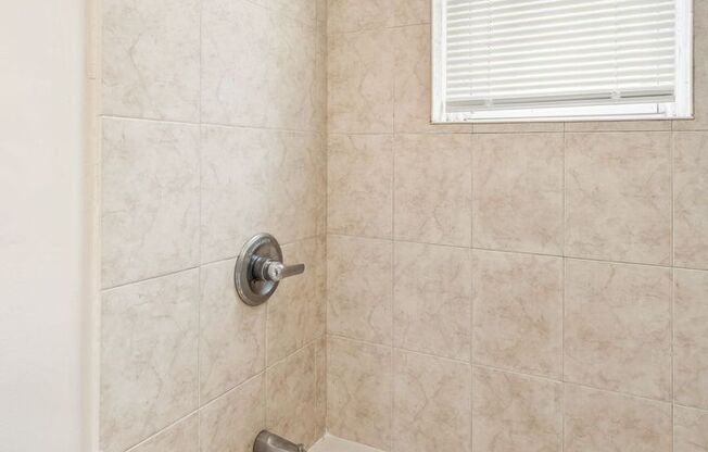 Studio, 1 bath, 400 sqft, $890, Unit B34