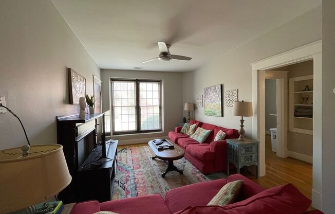 2 beds, 1 bath, $1,350, Unit Apt 2