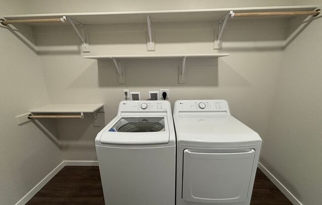 2 beds, 2 baths, 915 sqft, $1,495, Unit 204 - B957