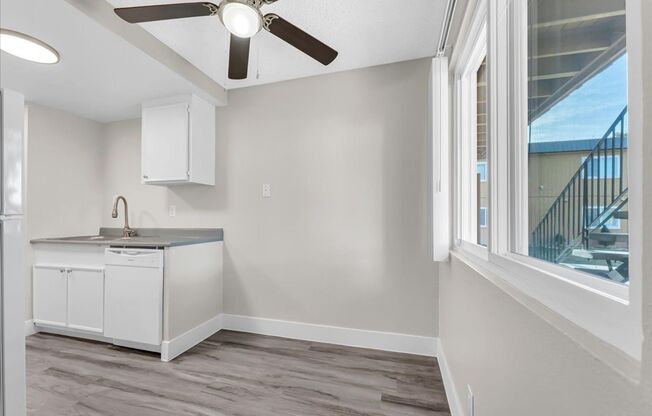 2 beds, 1 bath, 860 sqft, $1,645, Unit 40B