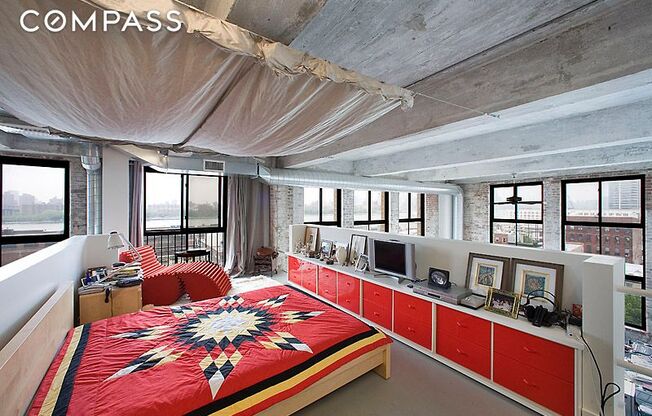 330 WYTHE AVE
