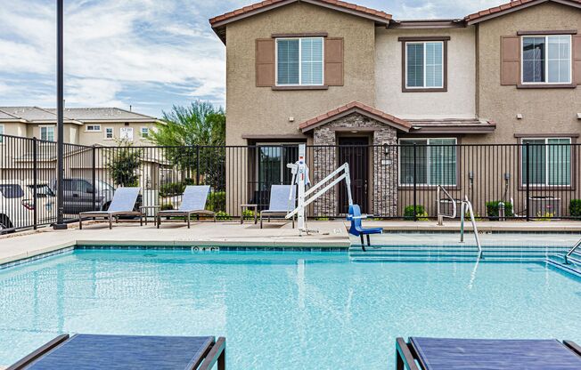 3 beds, 2.5 baths, $1,852