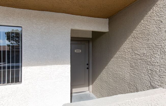 Remodeled 2nd floor unit in gated NW community