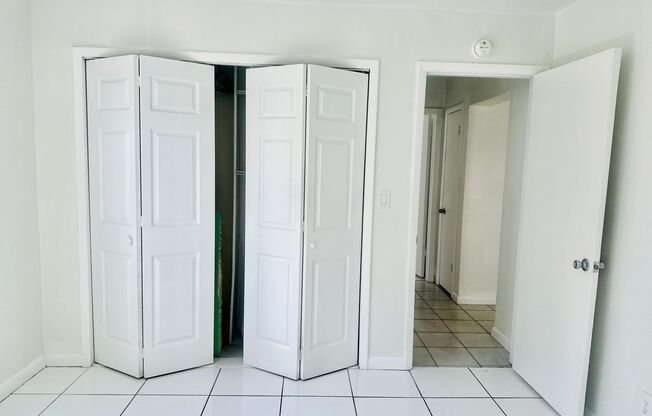 2 beds, 1 bath, $2,000, Unit 505-401