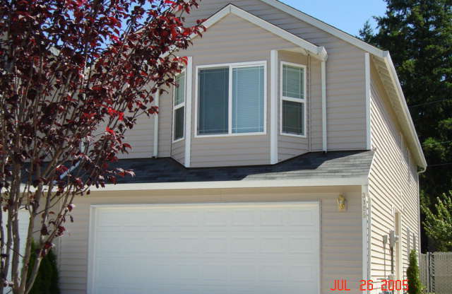 Spacious 2-Story 3-Bedroom Townhome for Lease - 3125 NE 118th Ave.