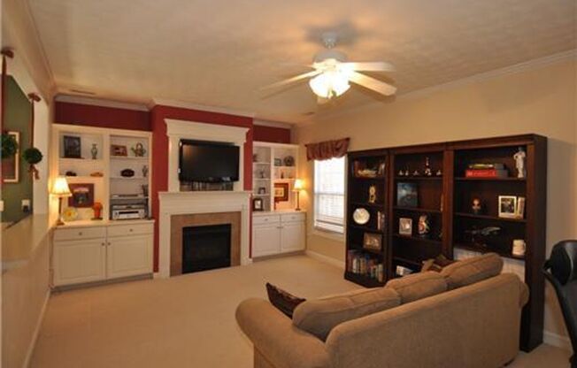 3 beds, 2.5 baths, $2,600