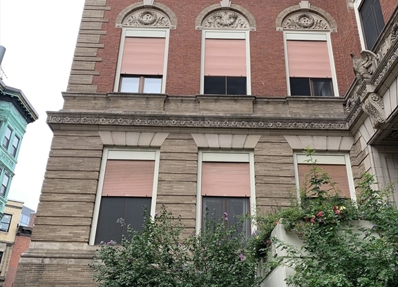 61 Prince St # 4
