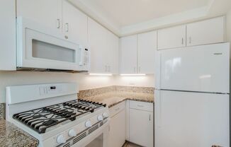 2 beds, 2 baths, $4,795, Unit 3971 Haines street Unit A