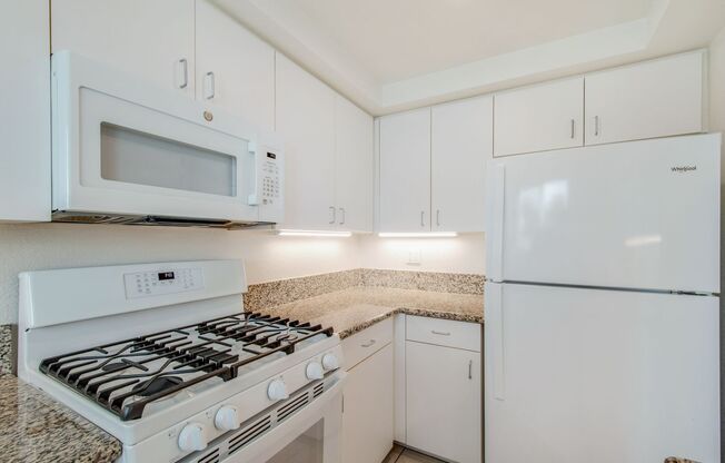 2 beds, 2 baths, $4,795, Unit 3971 Haines street Unit A