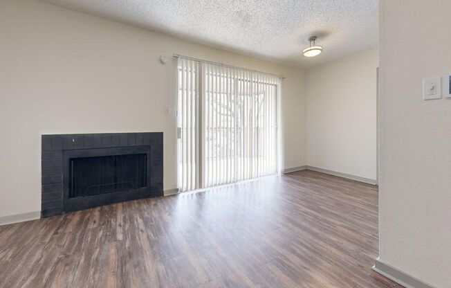 1 bed, 1 bath, 652 sqft, $899, Unit 432