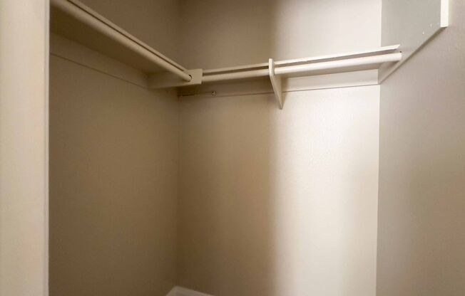 2 beds, 1 bath, $1,975, Unit 4968-08