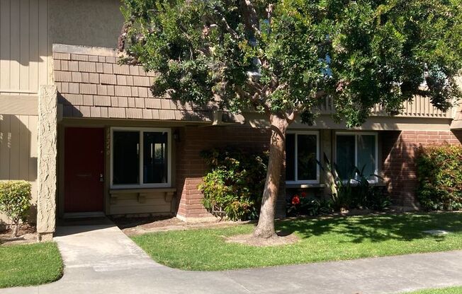 Beautiful 2 Story Fountain Valley Townhome