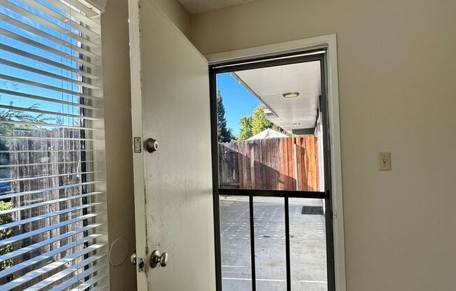 2 beds, 1 bath, 895 sqft, $1,700, Unit 494803