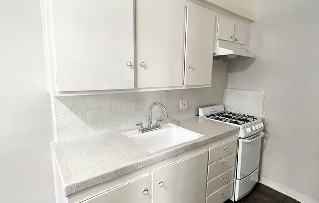 1 bed, 1 bath, $1,750, Unit #416