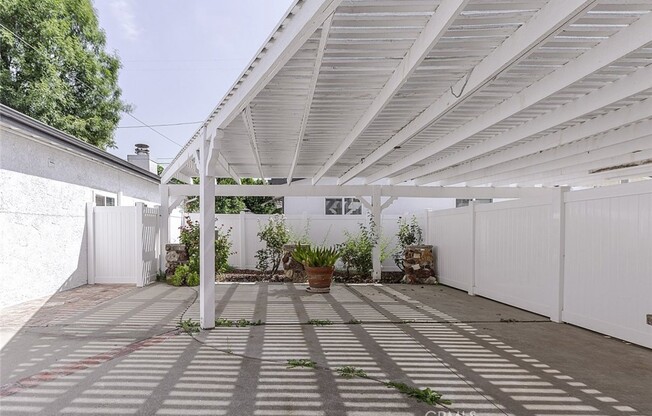 7856 PASO ROBLES AVE