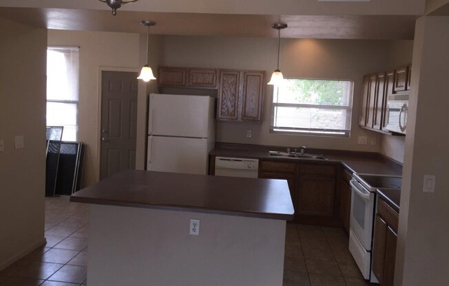 3 beds, 2 baths, $1,525