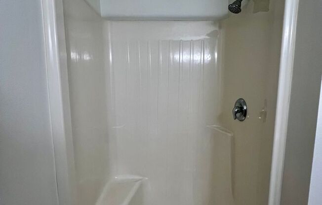 2 beds, 1 bath, 900 sqft, $925, Unit 111