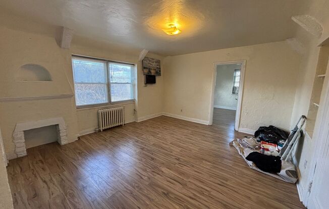 Tudor Hall~ Shadyside on the boarder of Oakland and Bloomfield~ convenient walkable location