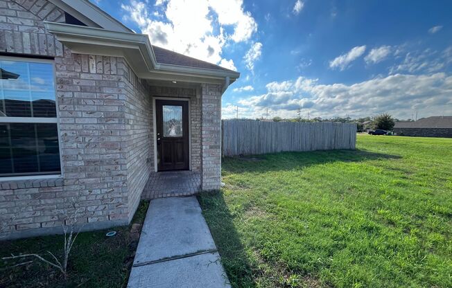 Cozy Cul-de-Sac Home in Tomball with Spacious Yard perfect for a small family!