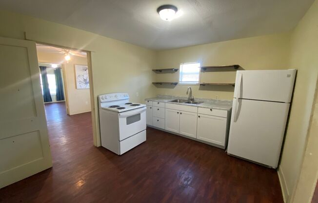 2 beds, 1 bath, $695