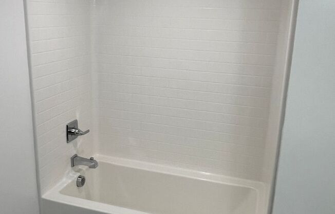 2 beds, 2 baths, 971 sqft, $2,795, Unit 102