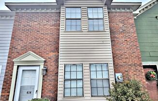 Townhouse Apartment 2BR/2.5BA SW Decatur