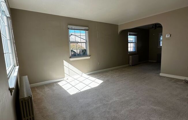 2 beds, 1 bath, $1,395