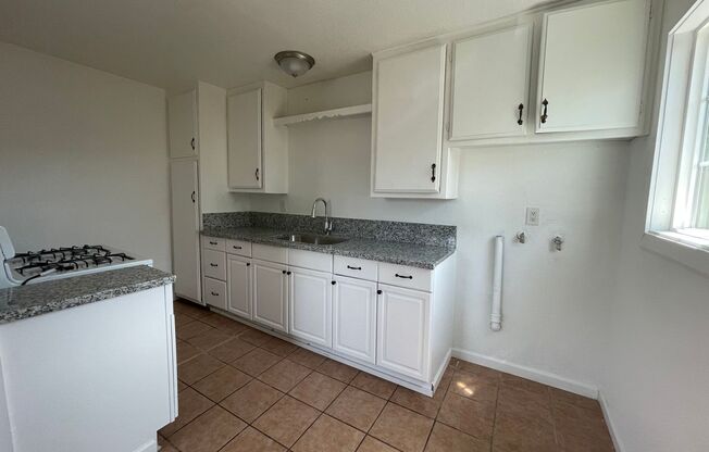 2 beds, 1 bath, $1,050, Unit #3