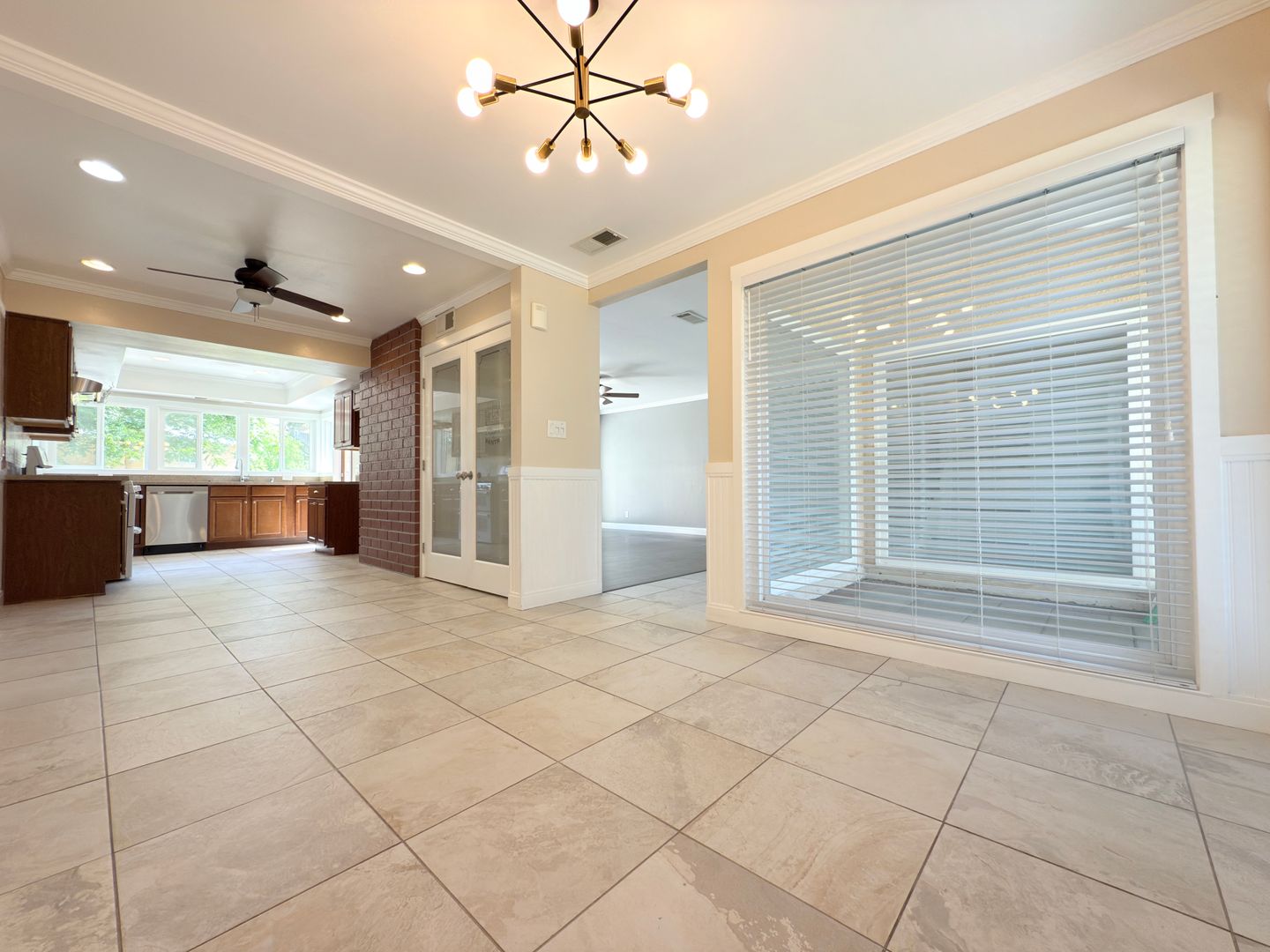 Spacious 4-Bedroom Home in Prime Santa Clarita Location