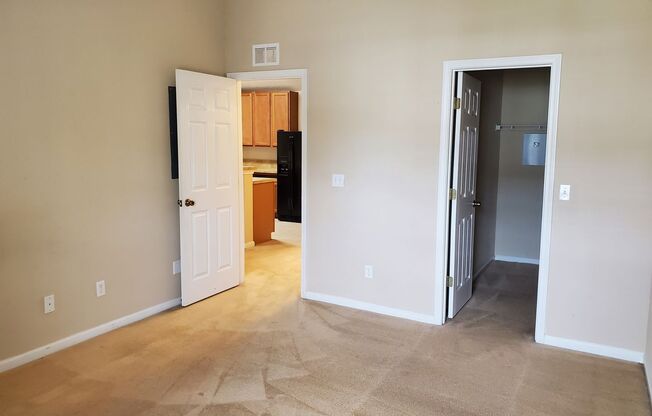 1 bed, 1 bath, $1,300, Unit #910