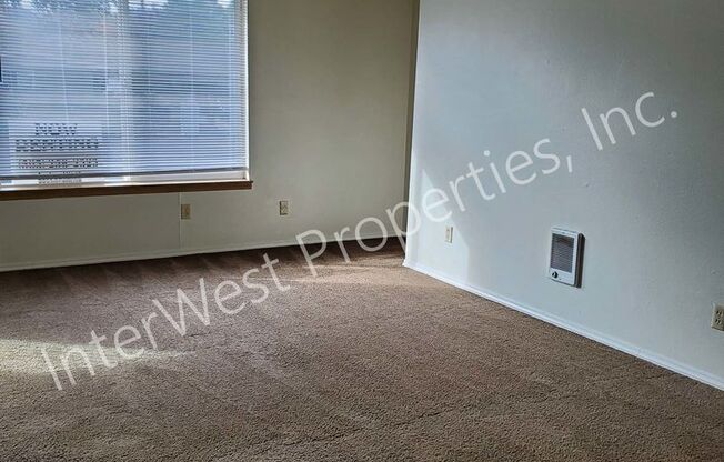 2 beds, 1 bath, 900 sqft, $1,395