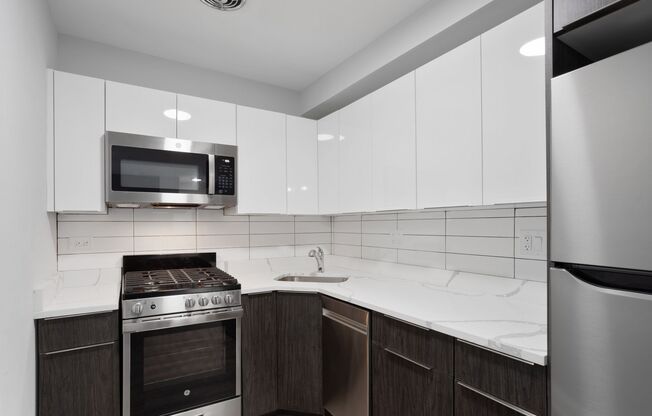 2 beds, 1 bath, 589 sqft, $2,100, Unit 439
