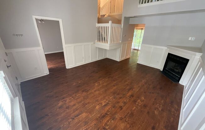 Charming 3 bdrm/ 2.5 bthrm End Unit Townhome!