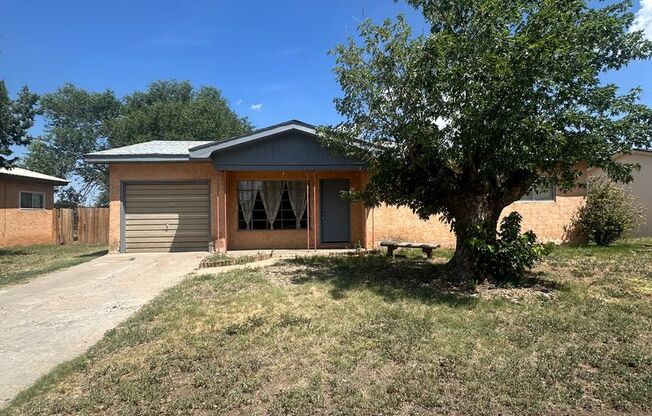 Cozy and Comfortable 3 Bed Home! Sandia School District!