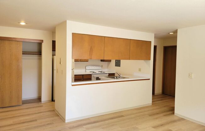 2 beds, 1 bath, 712 sqft, $1,845, Unit 303