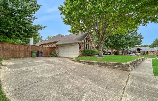 Beautiful North Arlington Home in Enchanting Community