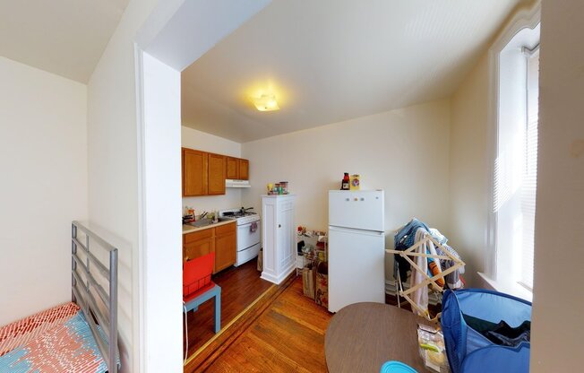 Studio, 1 bath, 260 sqft, $950, Unit B-2