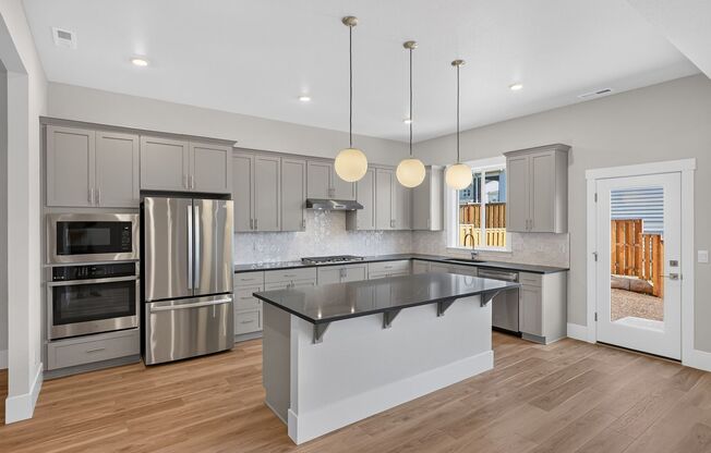 4 beds, 2.5 baths, $3,400