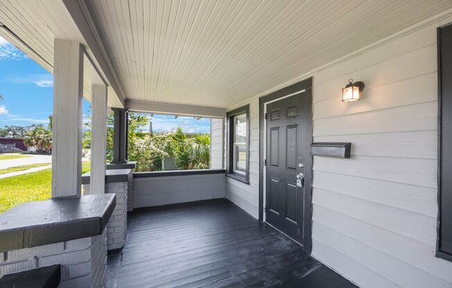 Cosy 2 bedroom 1 bath home with nice size yard $1990 SECTION 8 WELCOME